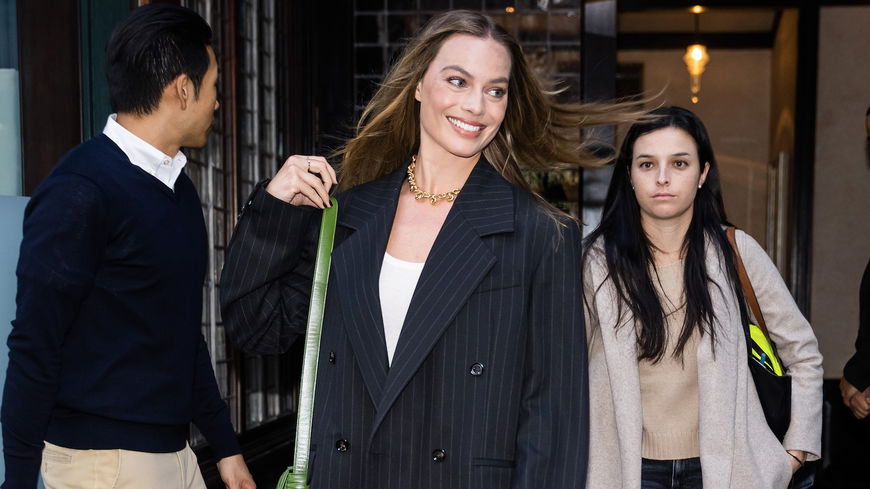 Wir setzen jetzt auf DIESE simple Outfit-Formel – laut Margot Robbie