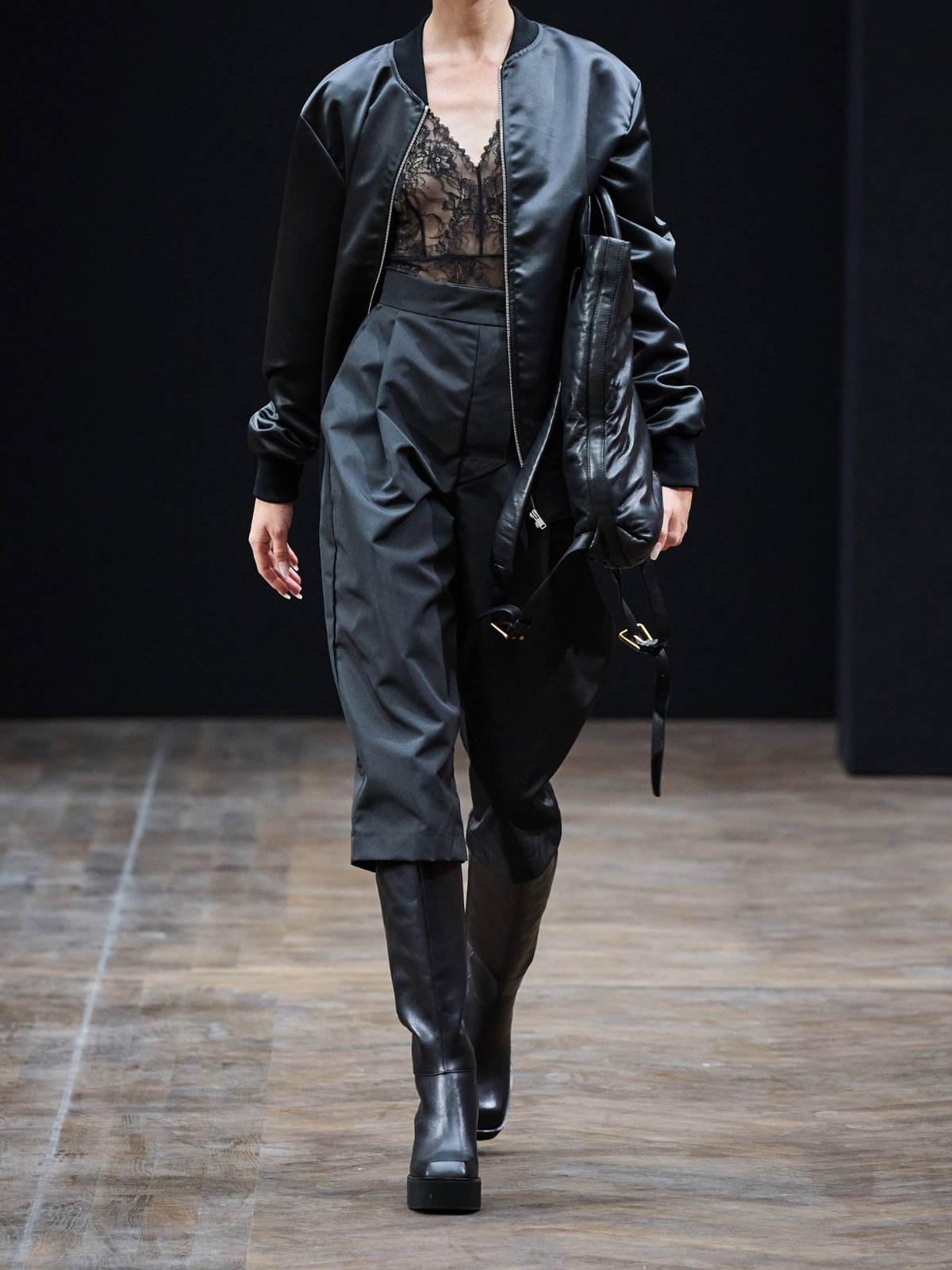 Model Kilian Kerner Show Tamaris Schuh schwarz Stiefel