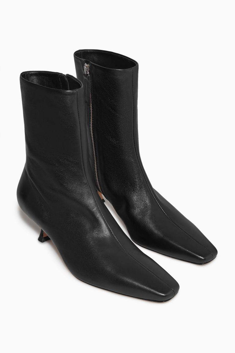 SOCK BOOTS AUS LEDER MIT KITTEN-HEEL COS