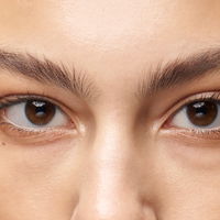 Ihr wollt dichte Augenbrauen? So gelingt das Brow Lift – mit Tipps vom Profi