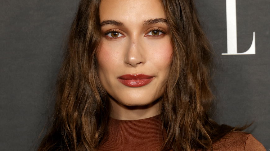 Hailey Biebers Hairstyle ist perfekt für die festlichen Tage