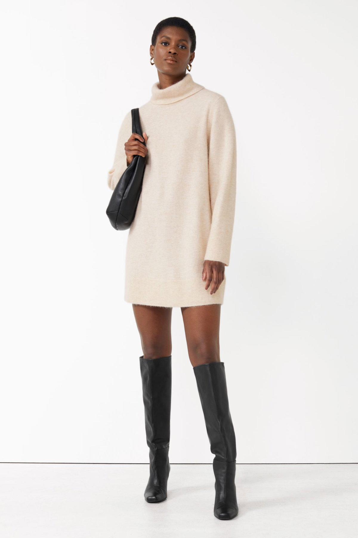 Mini-Strickkleid mit Rollkragen & Other Stories beige