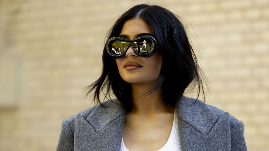 Kylie Jenner trägt den angesagtesten Kleider-Trend, den es bei Mango gibt
