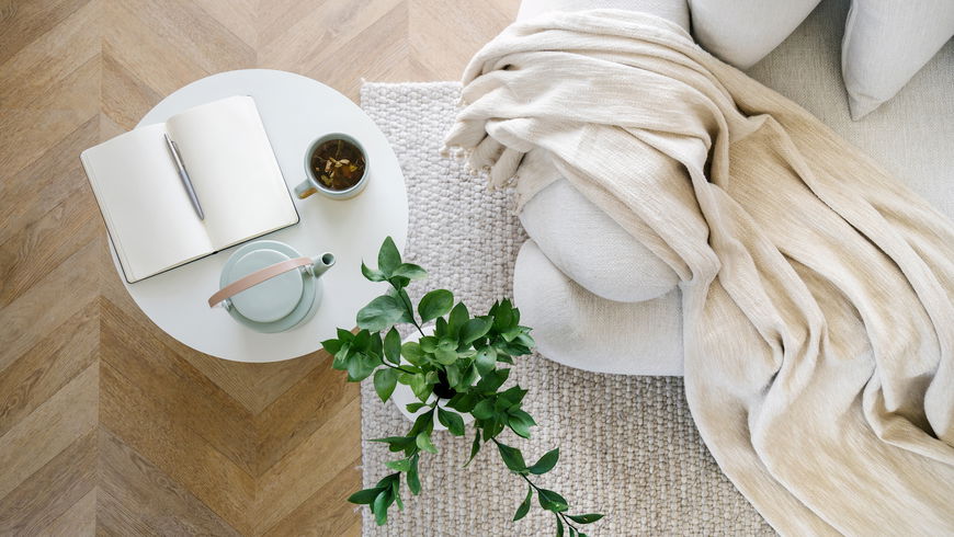 Vorzeige-Material! Diese kuscheligen Wolldecken lassen eure Couch luxuriöser aussehen