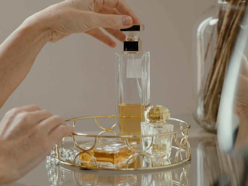 Parfum-Trend 2024: 3 Drogerie-Düfte halten am längsten