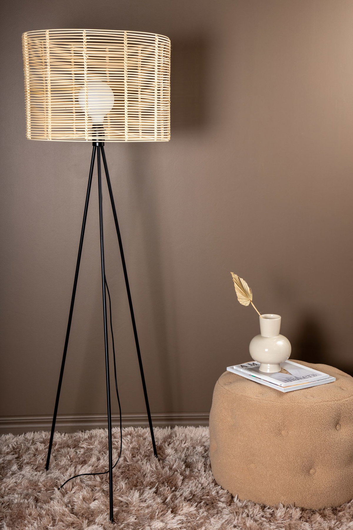 Fence Beleuchtung aus Rattan und schwarzem Metall von Venture Home über H&M Home