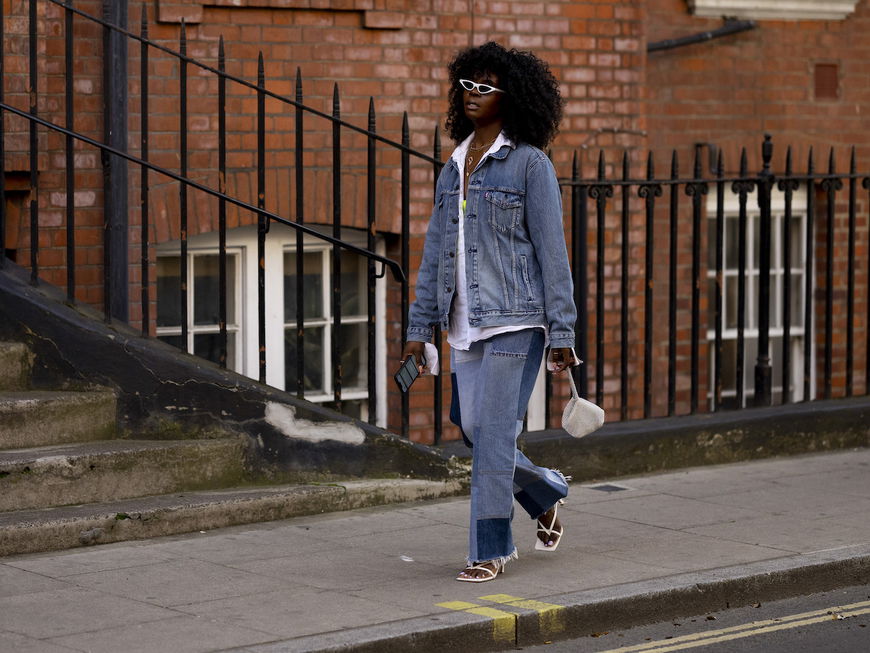 Mode-Trends 2023: Modische Frauen tragen dieses Jahr "Double Denim"