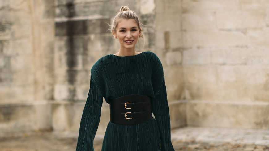 Dieses Mini-Kleid hat die perfekte Länge
