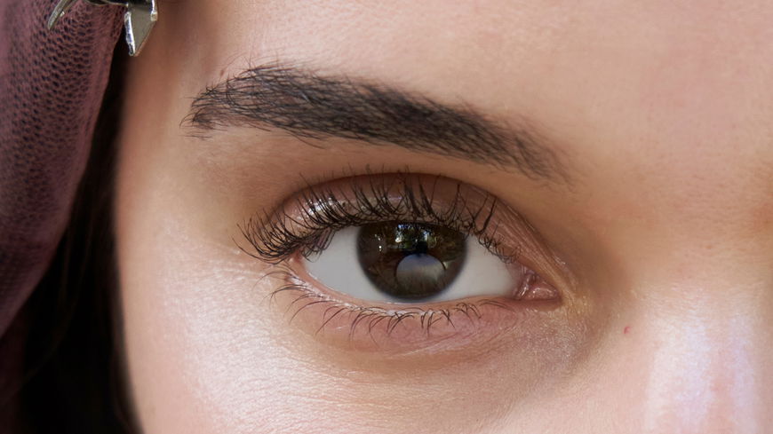 Lange Wimpern 2023: Auf diese überraschenden Tricks schwören Make-up Artists