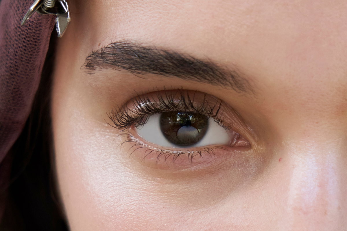 Frau mit langen Wimpern