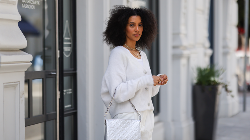 Statt Pullover: Dieser Cardigan von H&M sieht teurer aus, als er ist