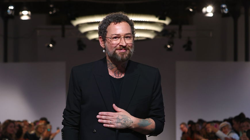 Designer Marcel Ostertag verrät, welche Kleidungsstücke jede Frau besitzen sollte