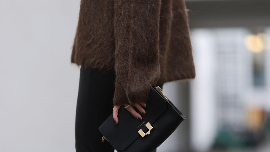 Kniehohe Stiefel und schwarze Leggings sind das perfekte Match – unsere Favoriten 