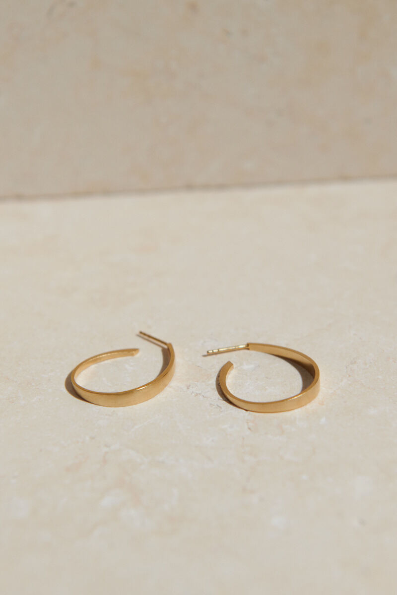 Ohrringe Oval in Gold von Pernille Corydon über De Bijenkorf