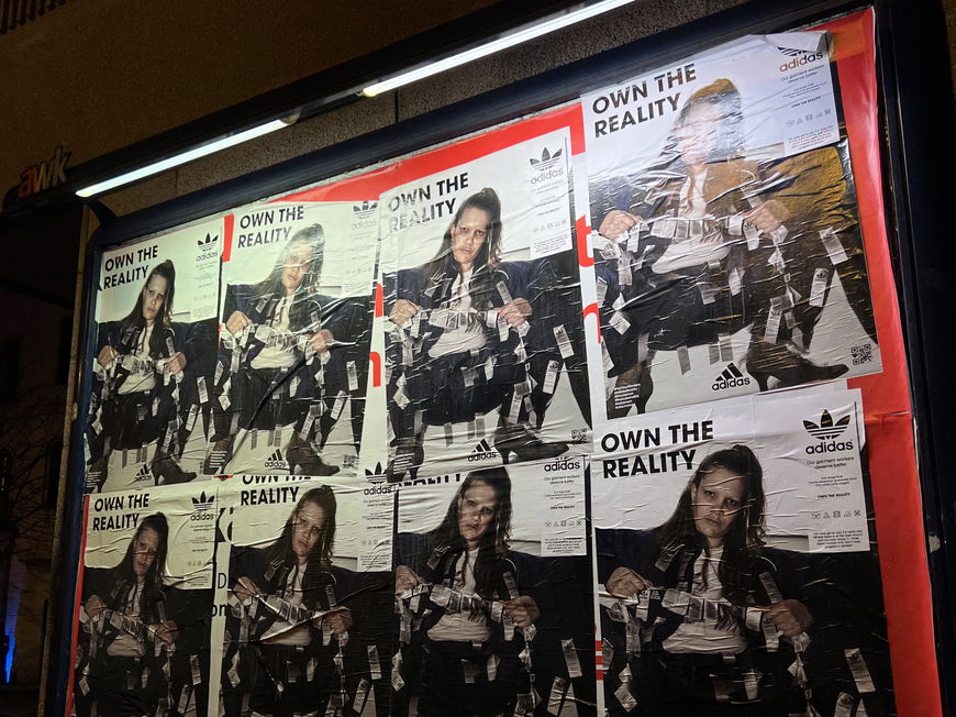 Berlin Fashion Week 2023: Aktivistengruppe prangert Adidas in Fake-Show an
