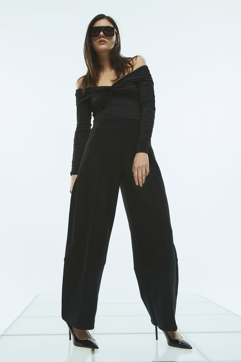 Schulterfreier Body in Schwarz mit Sweetheart-Ausschnitt von H&M