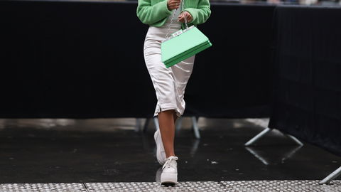 Der Trend-Sneaker von Gabor passt im Sommer perfekt zu jedem Kleid