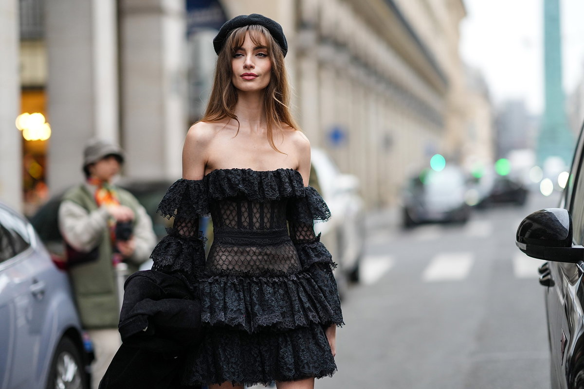 Mara Lafontan in schwarzem Kleid