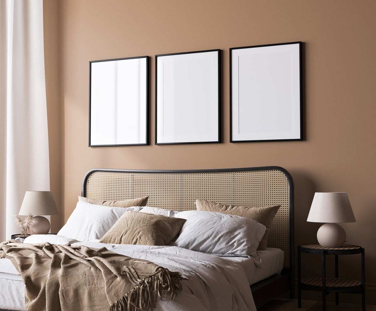 Schlafzimmer Bett Rattan schwarzer Rahmen Bettwäsche
