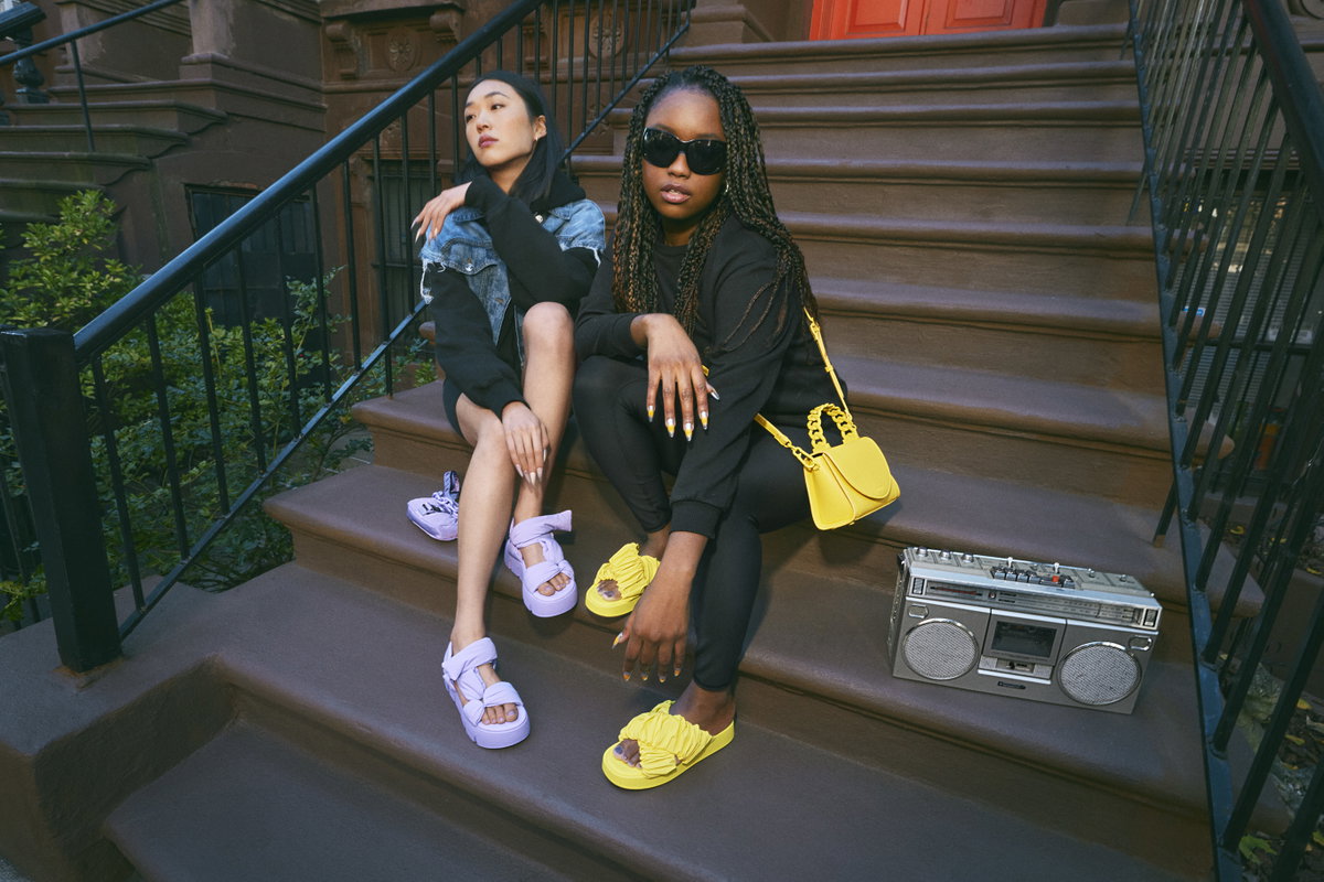 Schuhe in Knallfarben setzen im Frühjahr 2023 Akzente