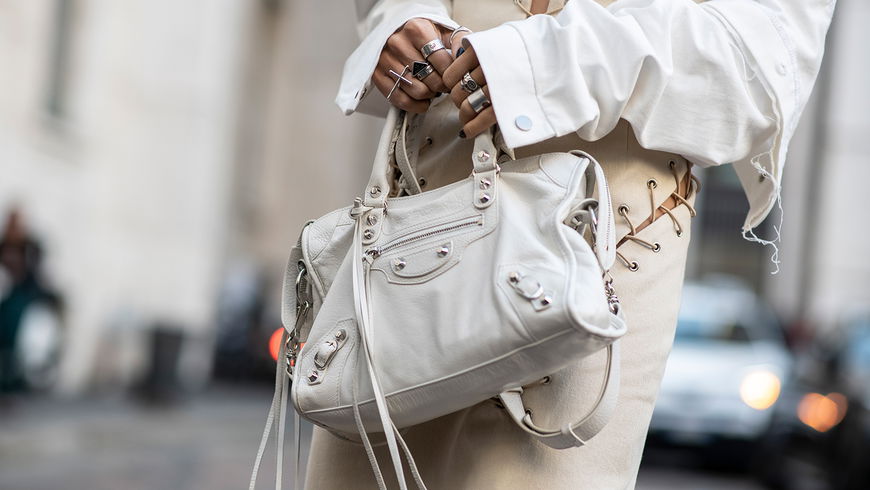 Taschen-Trends 2023: Statt Mini Bags tragen wir jetzt Biker Modelle