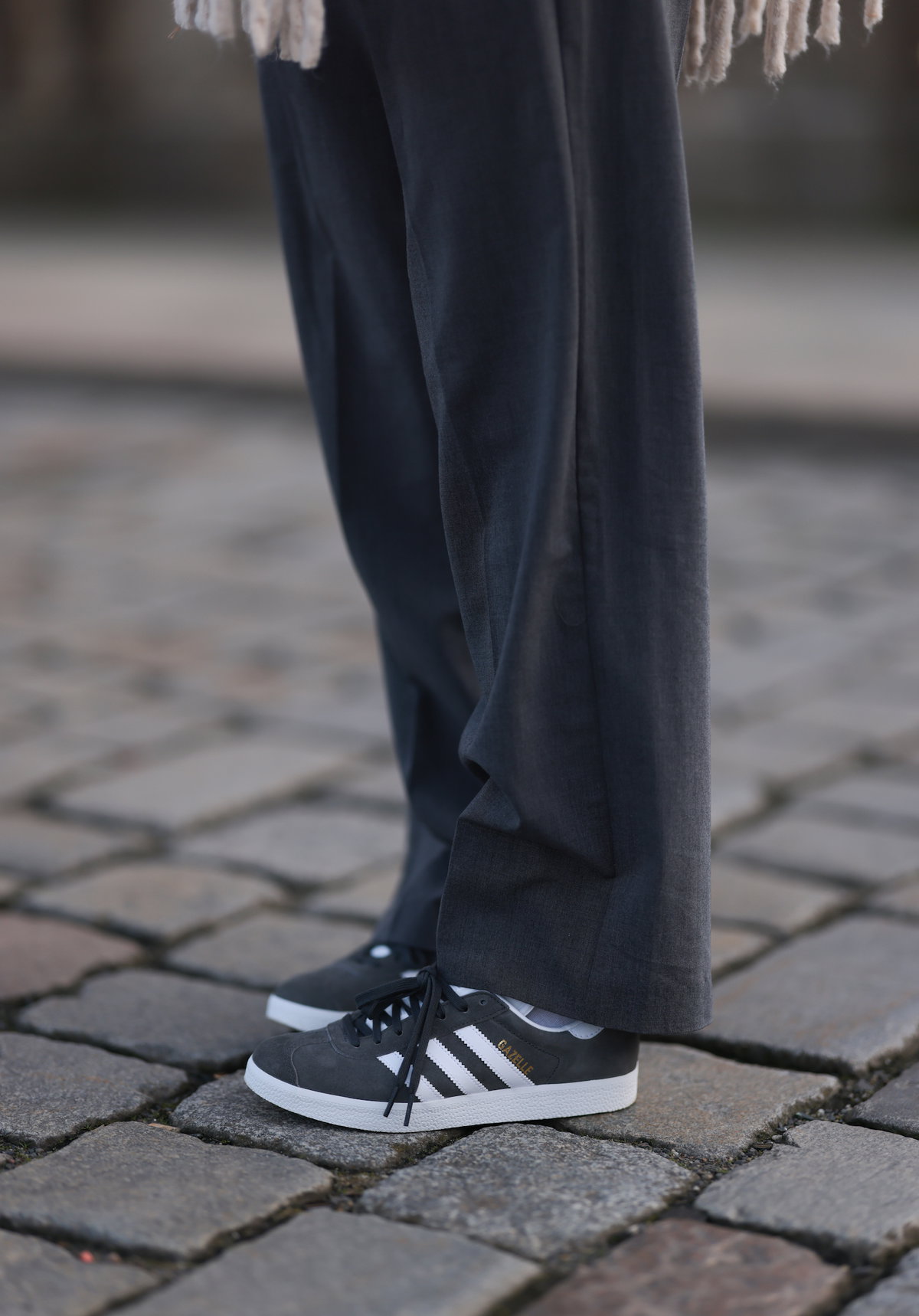 Graue Adidas Sneaker