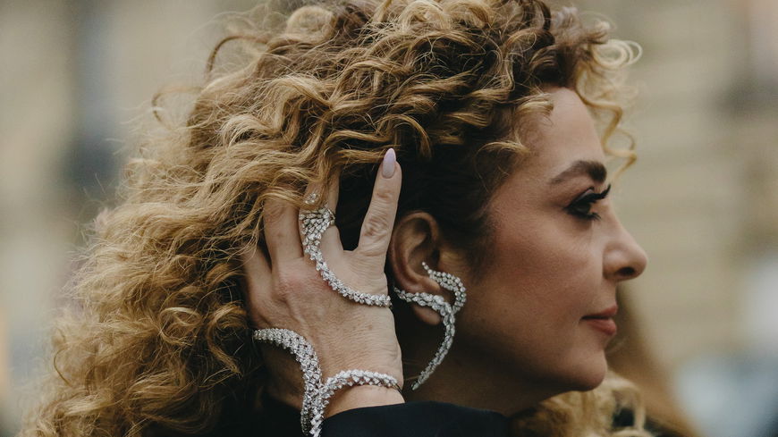 Trend-Frisur: Disco Curls verleihen deinen Haaren Extra-Volumen 