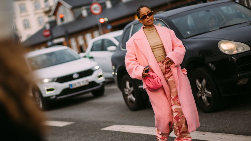 Mode-Trends 2023: Stylische Mäntel haben im Frühling diese Farbe