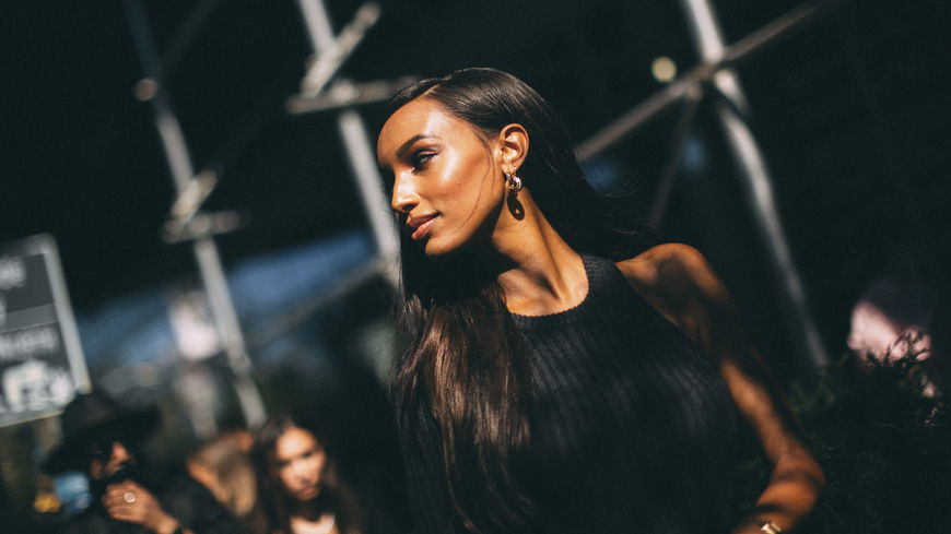 Der Highlighter von Charlotte Tilbury sorgt für den perfekten Glow