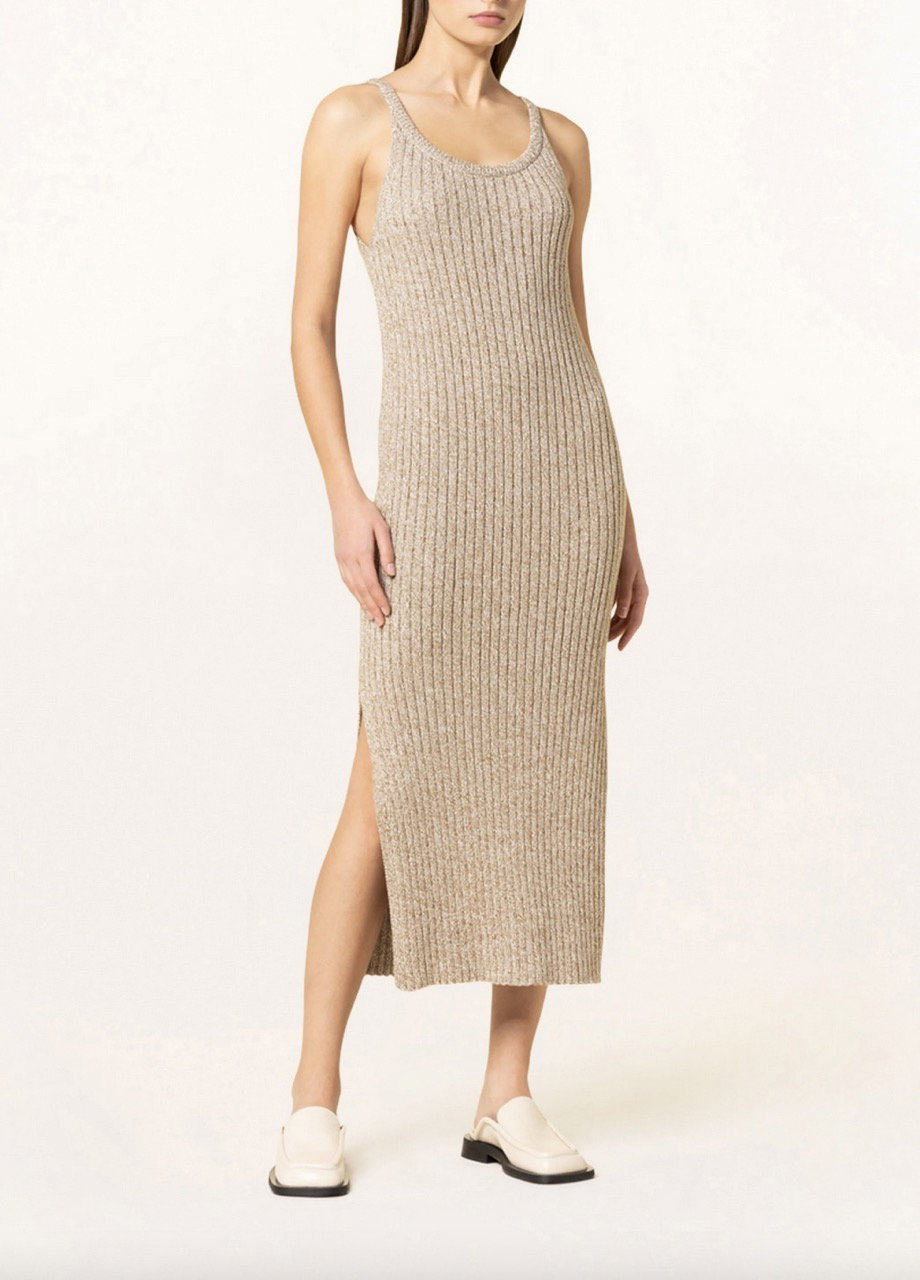 Strickkleid mit Rundhalsausschnitt und aus Rippstrick von Closed über Breuninger, ca. 220 Euro