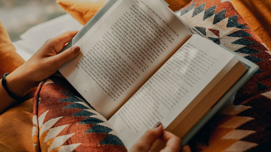 Bücher-Trends 2023: Liebesromane, die euer Herz höherschlagen lassen – 3 Must-reads