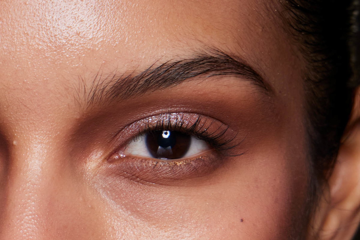 Getuschte Wimpern verleihen unserem Gesicht mehr Ausdruck und lassen die Augen wacher erscheinen, weshalb Mascara zu unseren Beauty-Lieblingen zählt.