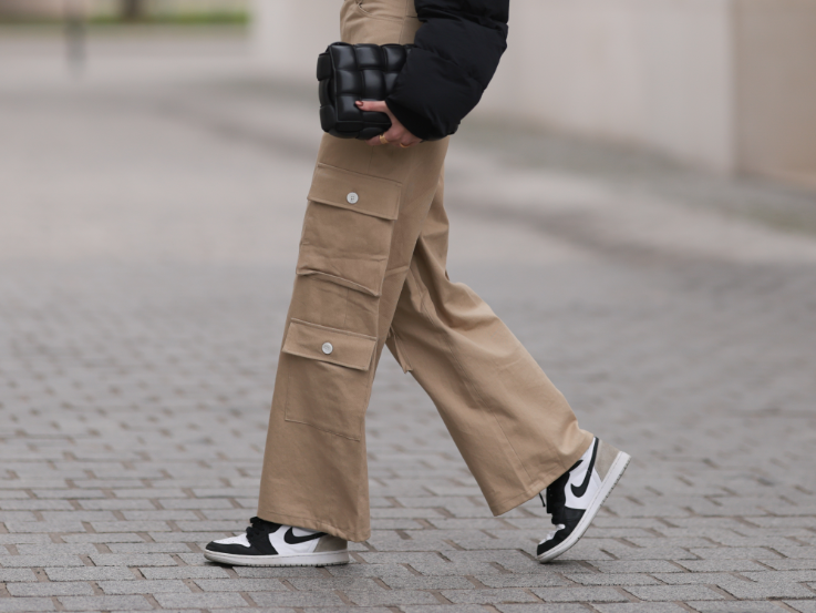 Schwarzweiße Sneaker