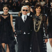 Karl Lagerfeld: Alles über den genialsten Designer seiner Zeit