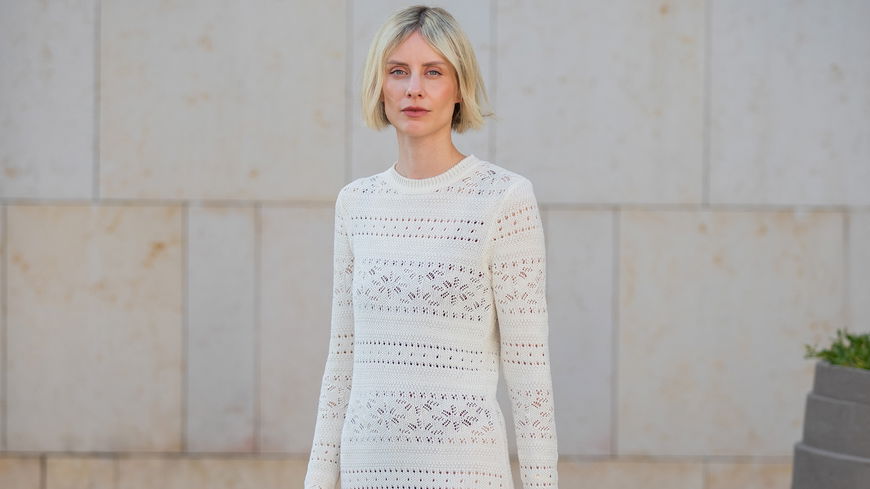Das weiße Kleid von Monki ist das Must-have für den Frühling/Sommer 2023