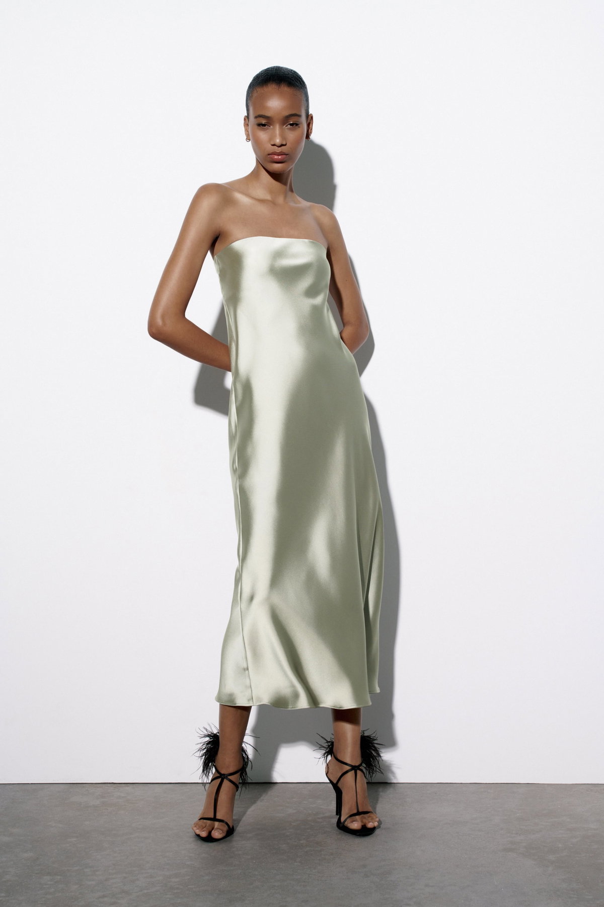 SATINIERTES KLEID Zara bandeau