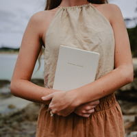 Sommer, Sonne, Spannung: Diese 3 Bücher lesen wir 2023 am Strand