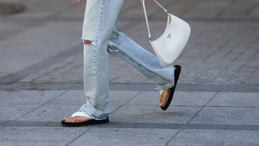 Anstatt Sneaker: 3 bequeme Trend-Sandalen, die im Sommer zu jeder Jeans passen