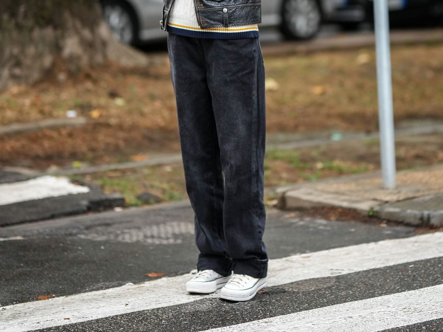 Streetstyle: Cremeweiße Converse Sneaker