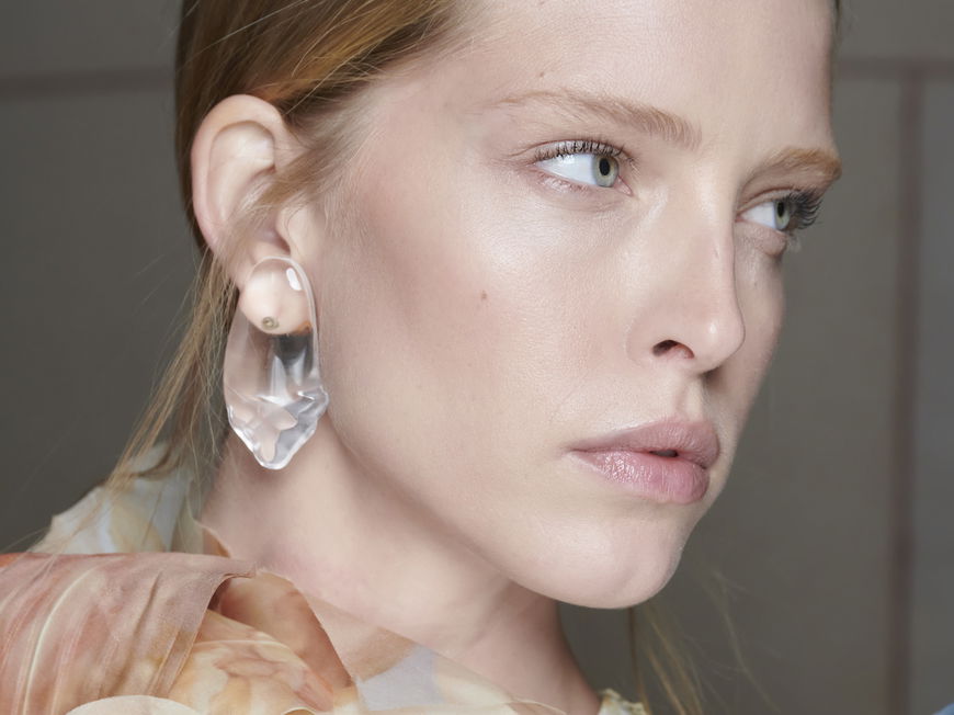 Skincare-Trends 2023: Kein Produkt hellt verfärbte Hautpartien so gut auf, wie dieses