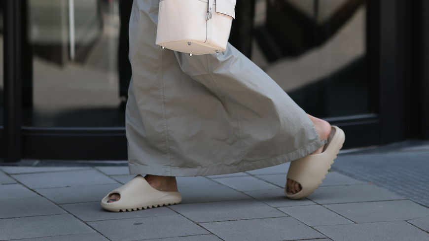 Eine beigefarbene Flip Flop-Alternative von Tamaris ist DAS Must-Have
