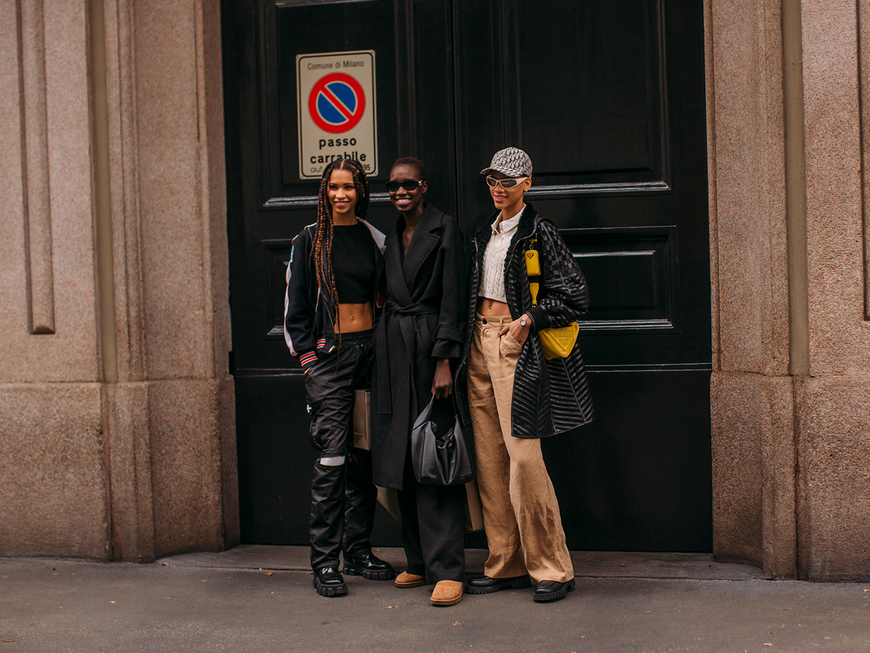 drei stylische Frauen mit weiten Hosen