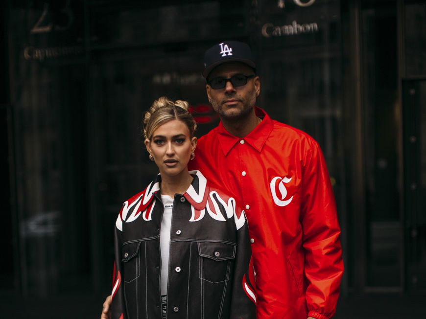 Emili Sindlev und Freund Streetstyle Lederjacke Rock