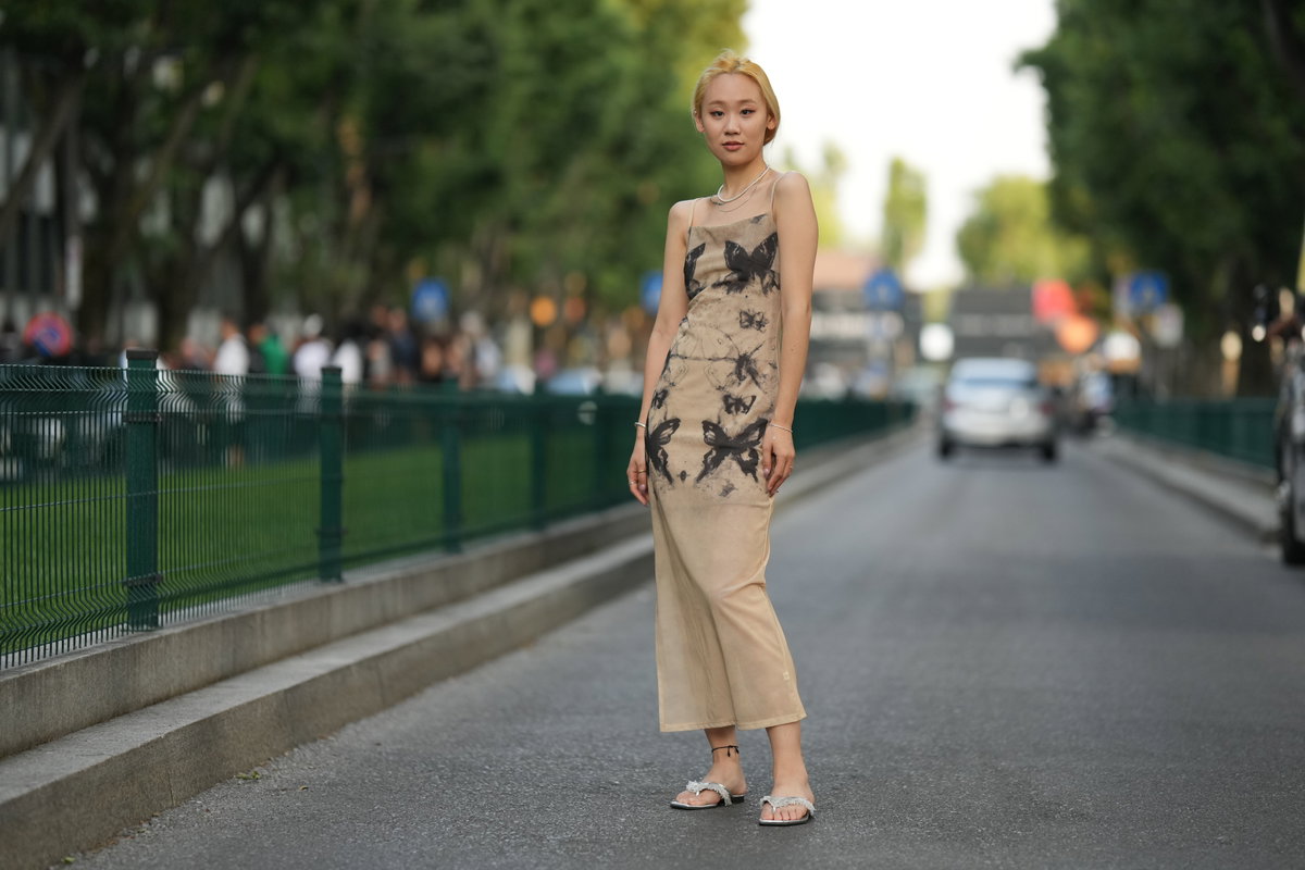 Beiges Kleid