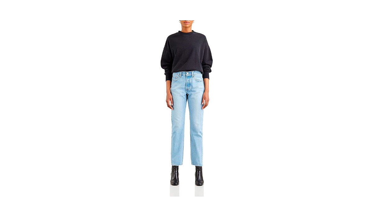 Frau trägt Levis jeans