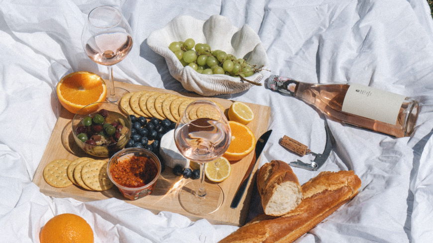 5 stylische Must-haves, die bei deinem nächsten Picknick nicht fehlen dürfen