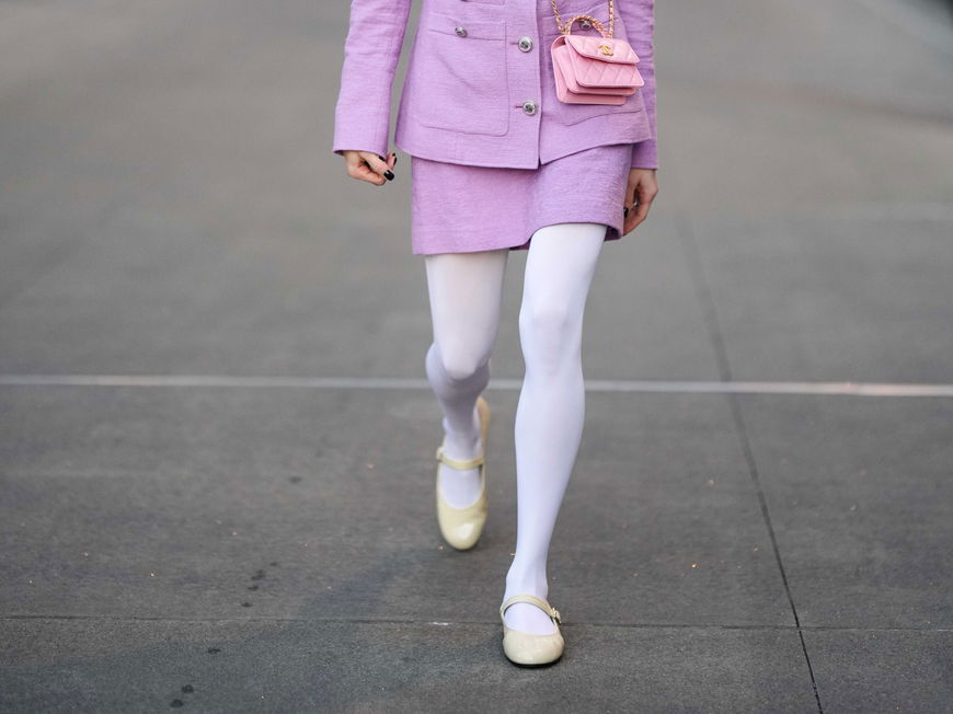 Streetstyle mit cremeweißen Schuhen