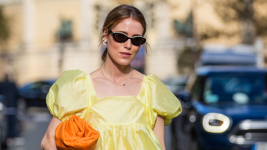 4 stylische Sommer-Tops für alle, die 2023 keine engen Modelle mögen