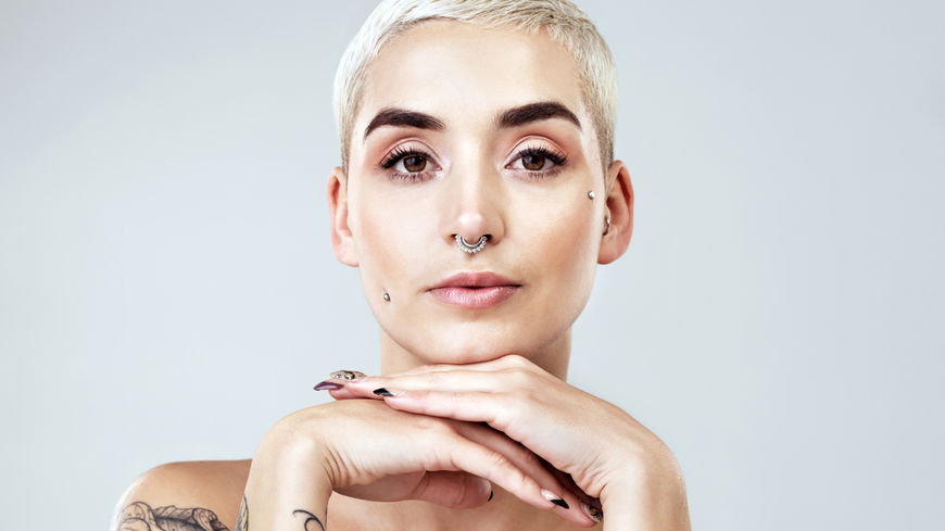 Cheek Piercing: Alles, was du über das Wangenpiercing wissen solltest