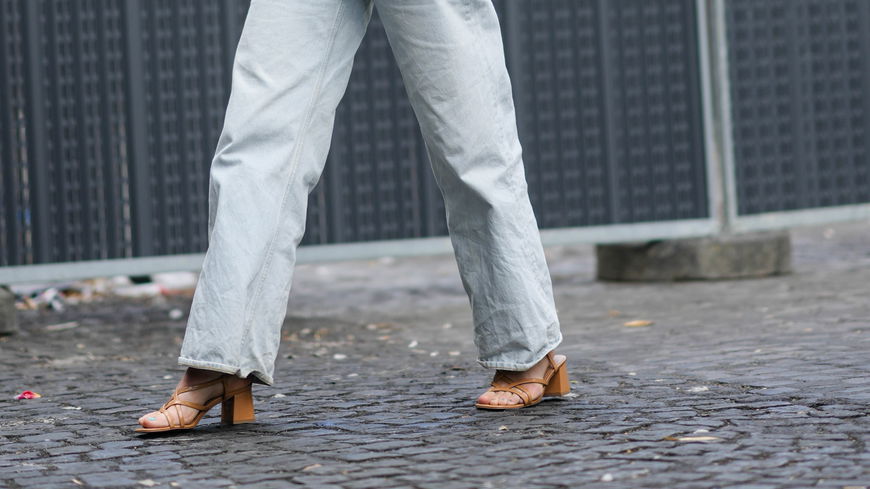 Diese braunen Trend-Sandalen von Tamaris setzen deine Beine toll in Szene